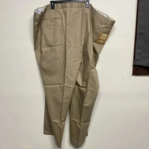 Haggar tan khaki pants 60W/32L - Picture 2 of 4